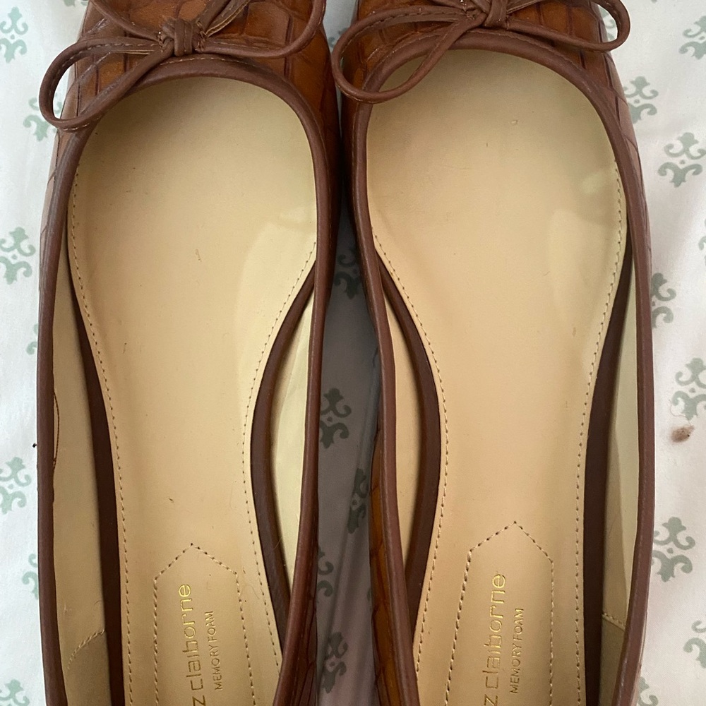 Liz Claiborne Brown Leather Flats with Bow Detail